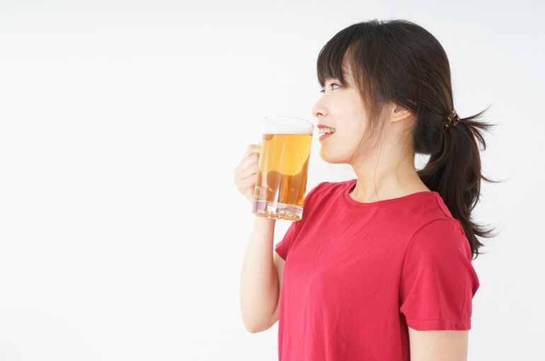 筋トレする女性