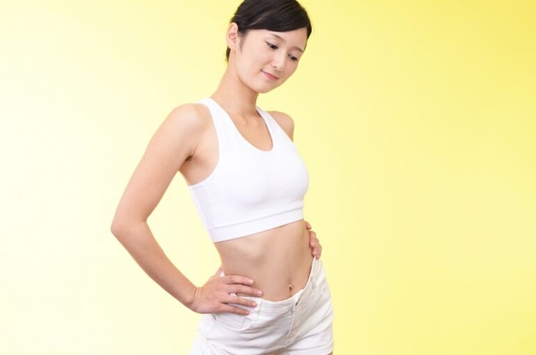 筋トレする女性