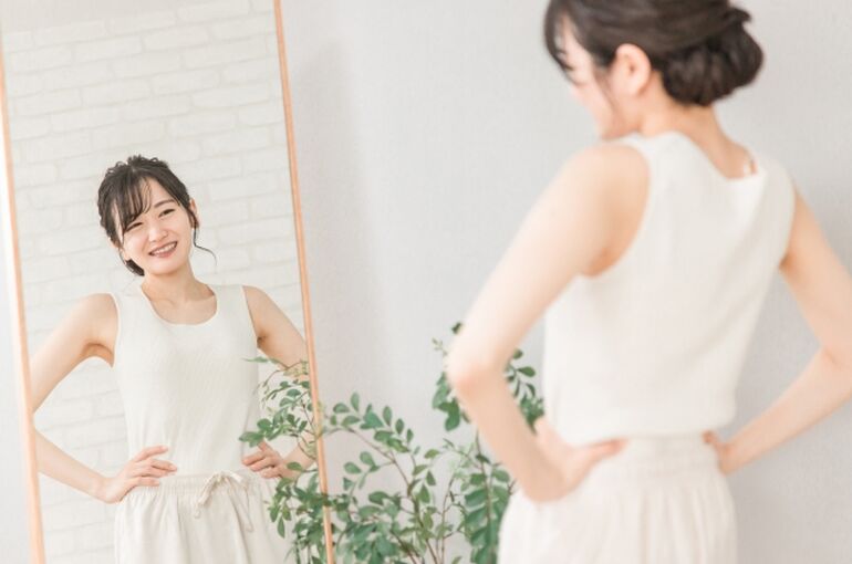 筋トレする女性