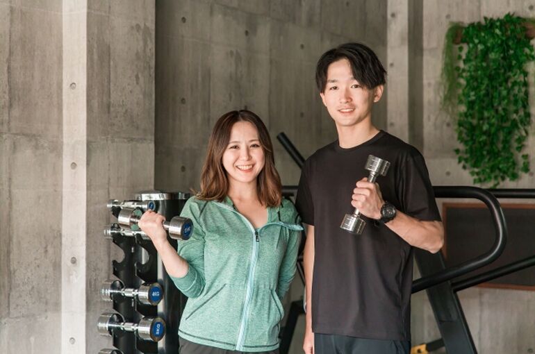 筋トレする男性