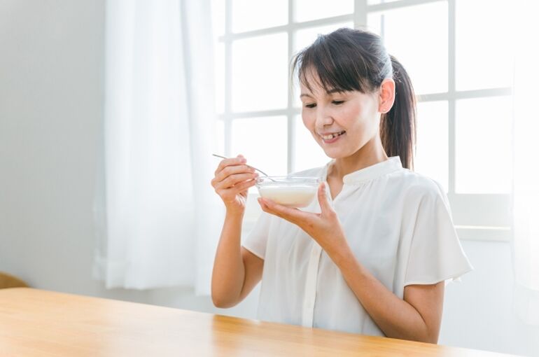 筋トレする女性