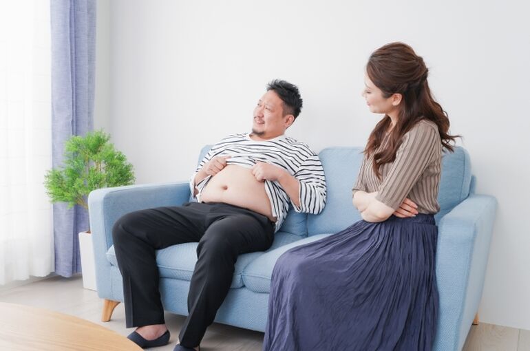 筋トレする男性
