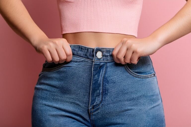 筋トレする女性