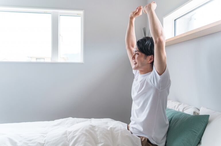 筋トレする男性