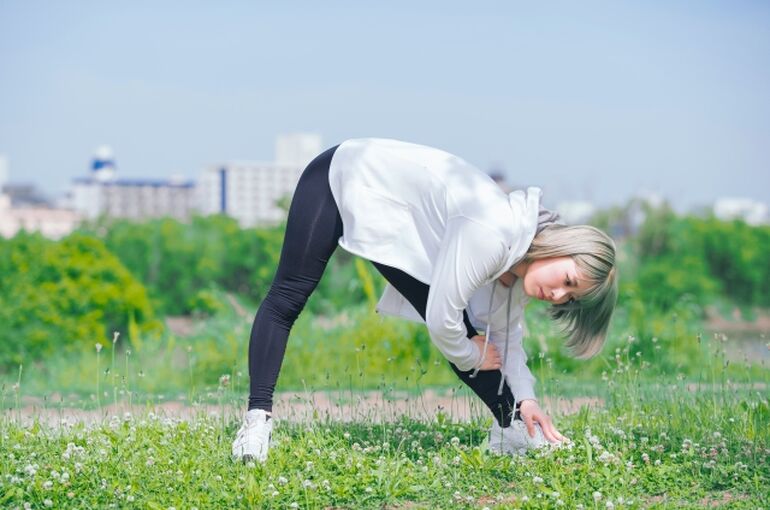 筋トレする女性