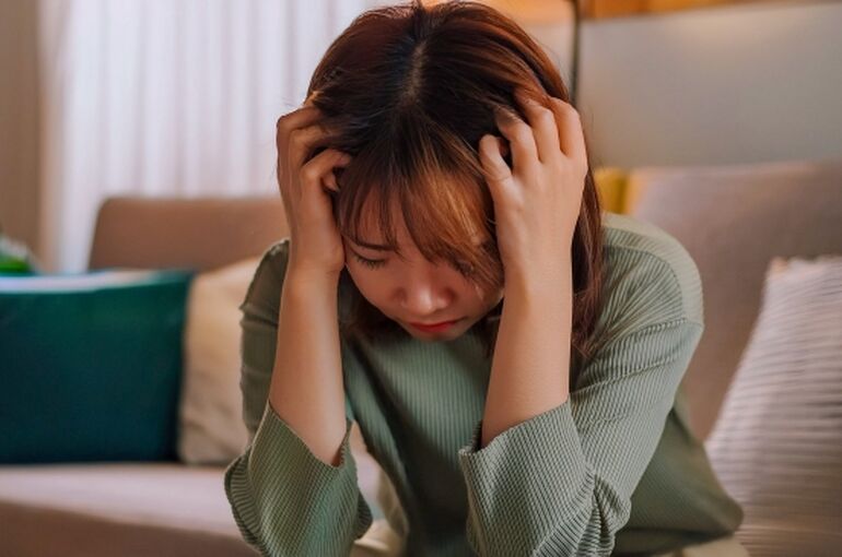 筋トレする女性