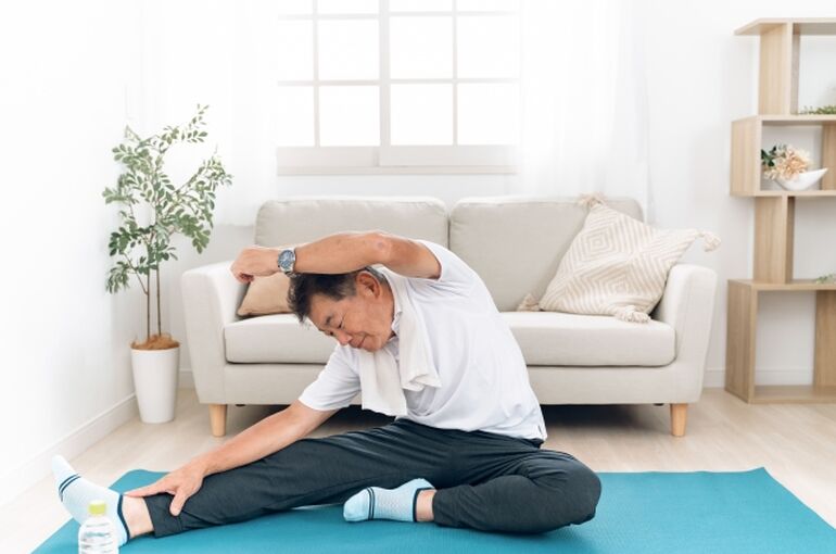 筋トレする男性