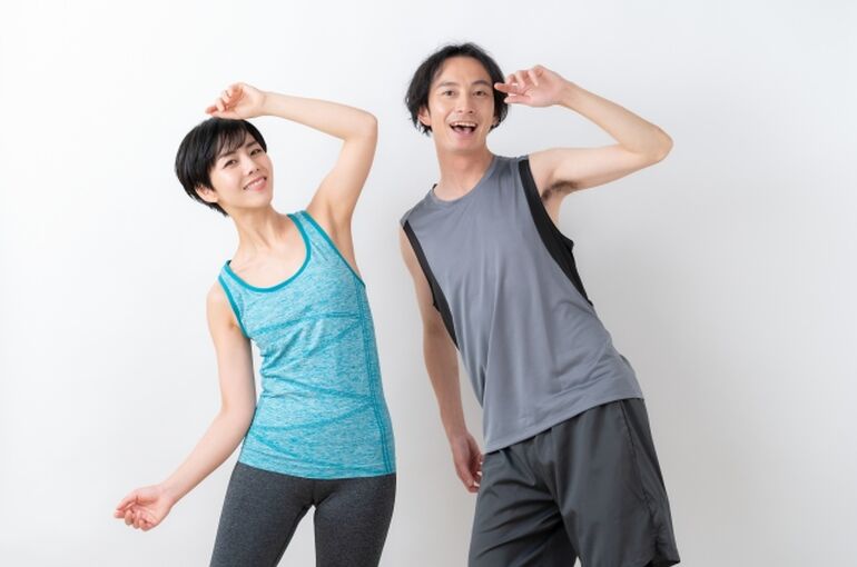 筋トレする女性