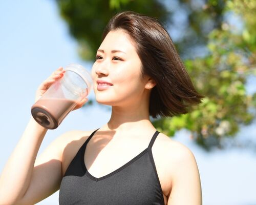 女性