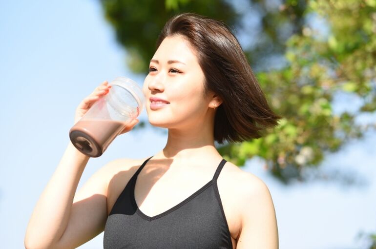 女性
